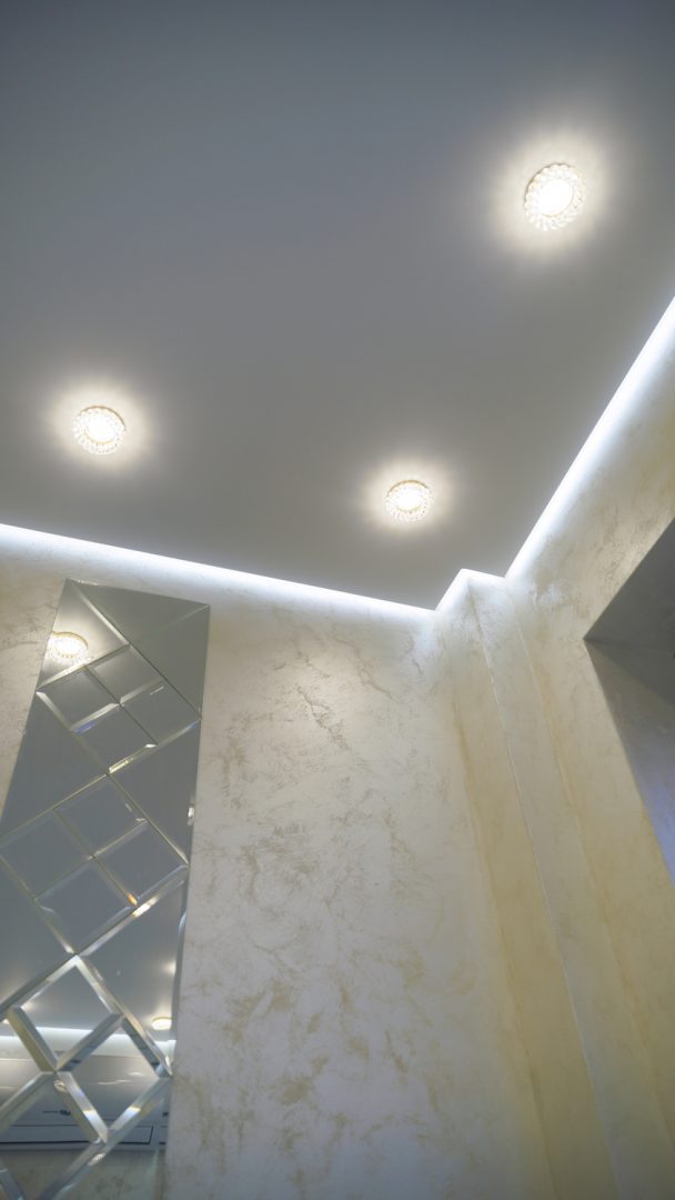 Натяжные потолки с подсветкой